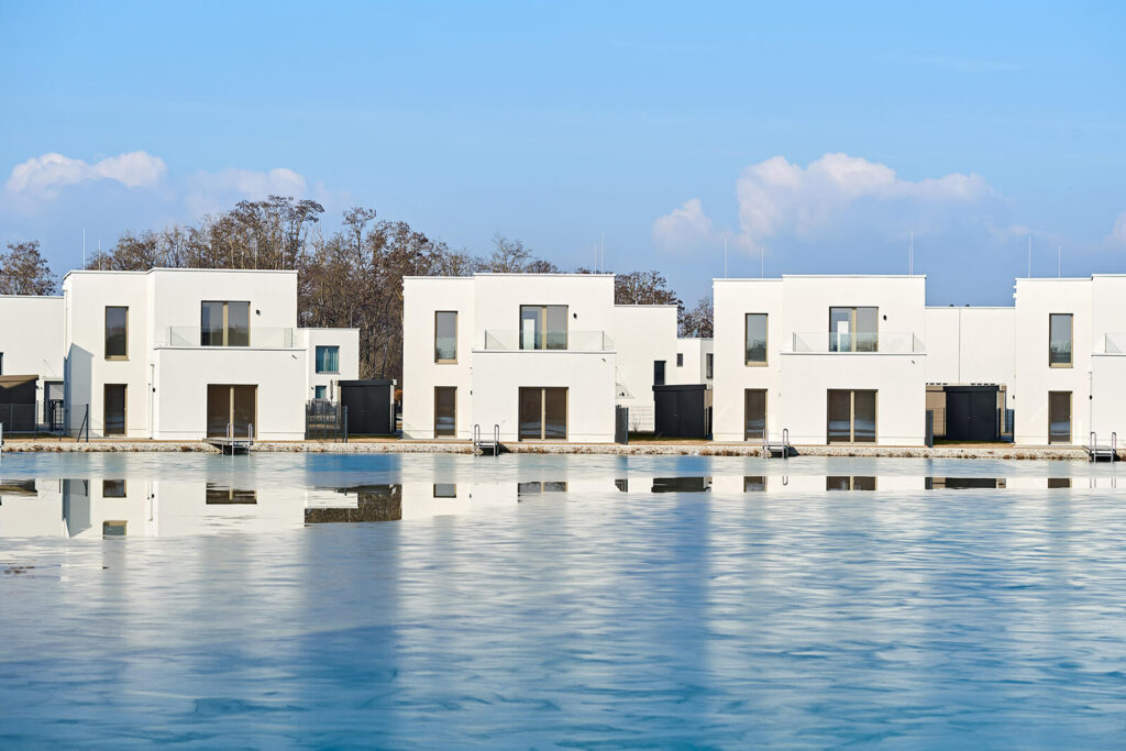 Einfamilienhaus Federleicht am See: Ihr märchenhaftes Refugium am Sonnenweiher in Grafenwörth, Niederösterreich, nahe Wien – ein idyllischer Rückzugsort für ein Leben voller Ruhe und Naturgenuss.