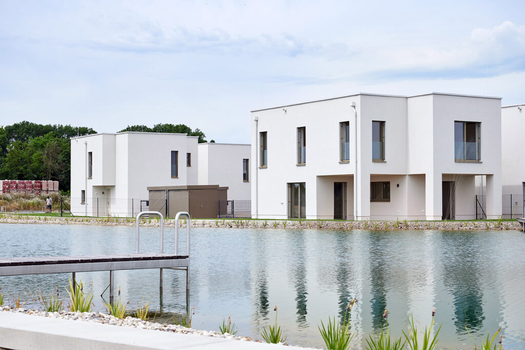 Einfamilienhaus Morgentau am See kaufen: Ihr Traumhaus am Sonnenweiher in Grafenwörth, Niederösterreich, nahe Wien, für ein idyllisches Leben am Wasser.