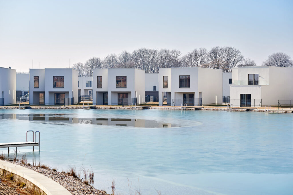 Einfamilienhaus Morgentau am See kaufen: Ihr Traumhaus am Sonnenweiher in Grafenwörth, Niederösterreich, nahe Wien, für ein idyllisches Leben am Wasser.